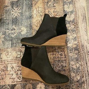 Toms Kelsey Wedge Bootie - Black Leather & Suede